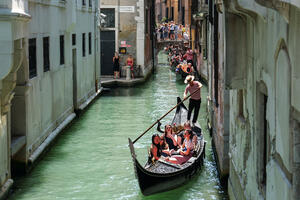 Venecija zabranjuje velike turističke grupe i zvučnike zbog...