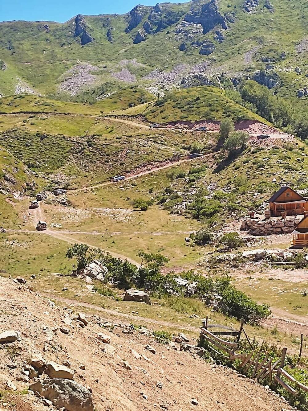 Dnevno bude i na desetine džipova