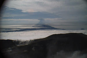 Vulkan na Aljasci izbacuje ogromne oblake pepela, piloti upozoreni