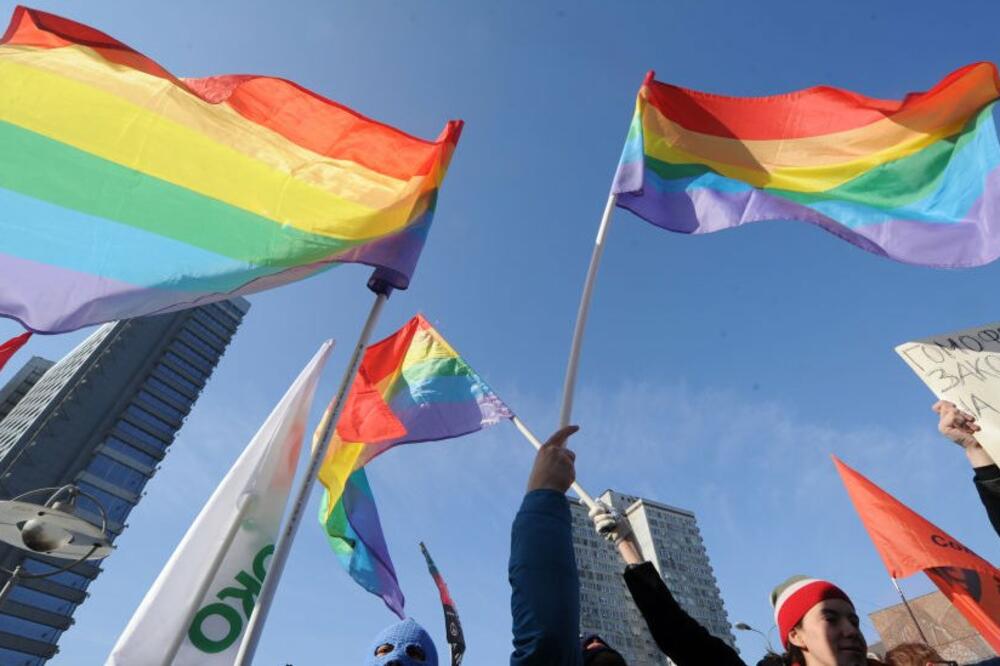 LGBT+ zastava na poslednjem protestu u Sankt Peterburgu, Foto: Getty Images