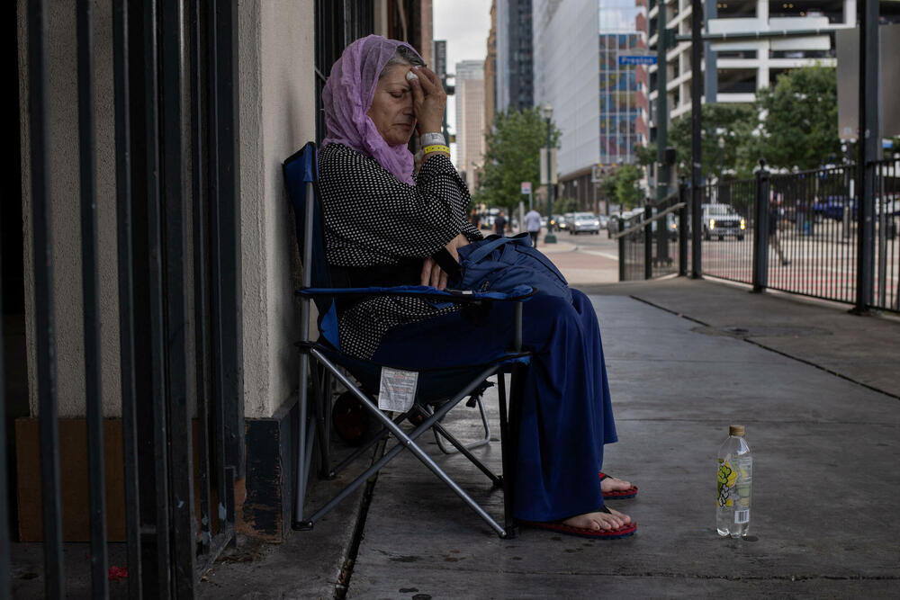 <p>Živa u termometru bi mogla bi dostići 40 stepeni Celzijusa u Rimu do ponedjeljka, a čak 43 stepena u utorak, obarajući rekord od 40,5 stepeni u augustu 2007. godina</p>