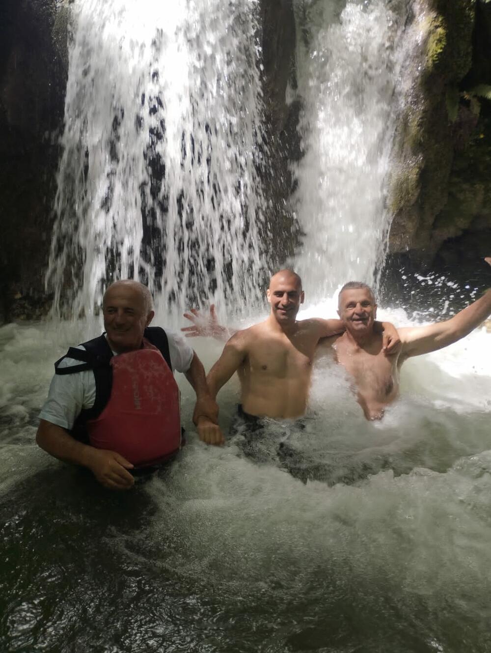 <p>Klub za starije, nikšićki Crveni krst otvorio je 2019. godine i čine ga njihovi aktivisti, mada su dobrodošli svi pripadnici treće dobi zainteresovani za društveno-korisne aktivnosti</p>