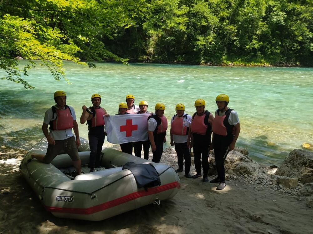 <p>Klub za starije, nikšićki Crveni krst otvorio je 2019. godine i čine ga njihovi aktivisti, mada su dobrodošli svi pripadnici treće dobi zainteresovani za društveno-korisne aktivnosti</p>