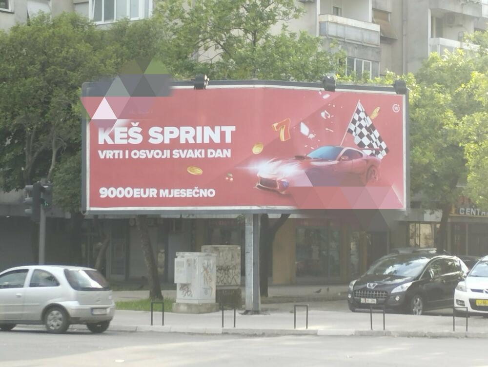 Jedan od brojnih bilborda u Podgorici na kojima se reklamira kockanje
