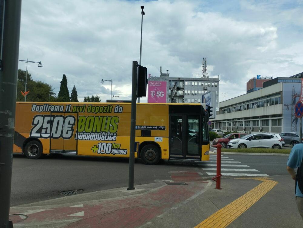 Dok države EU zabranjuju reklamiranje kockanja, u Crnoj Gori reklame su i na autobusima
