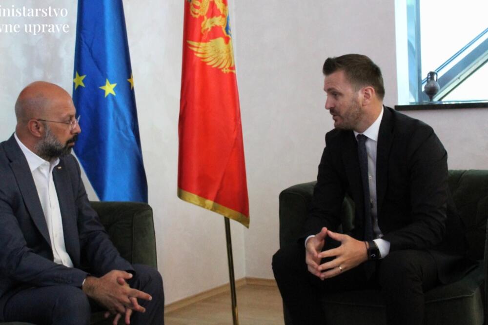 Sa sastanka, Foto: MJU