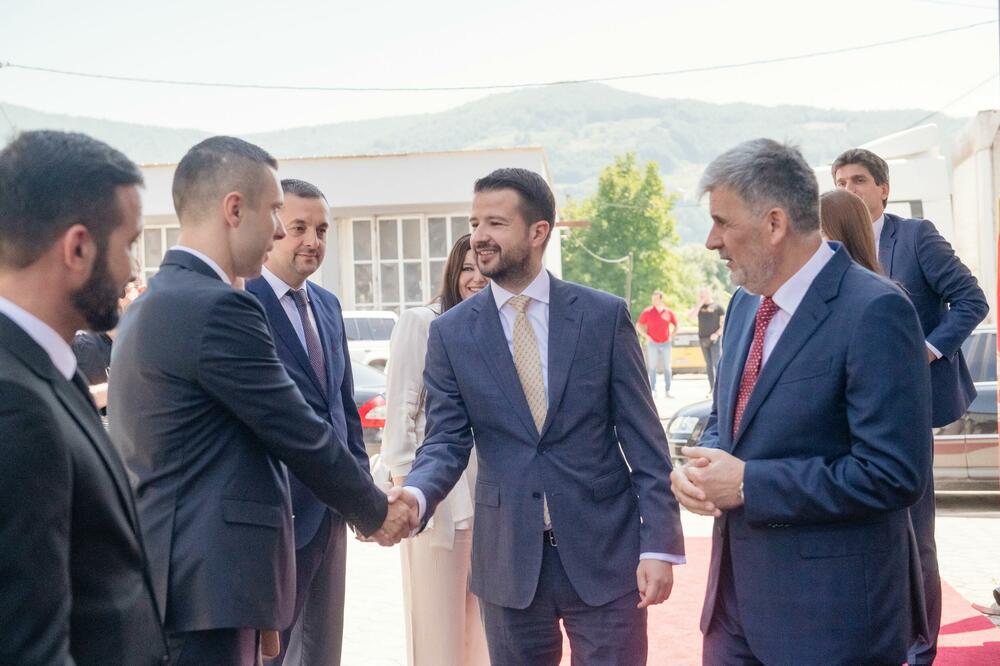 <p>"Ovo odjeljenje sada ima sve što je potrebno kako bi djeca u Bijelom Polju dobila adekvatno liječenje i boravak nakon liječenja u skladu sa najvišim standardima, a ljekari dobre uslove za rad i šansu da u Crnoj Gori i Bijelom Polju doprinose razvoju dječije medicine.”</p>