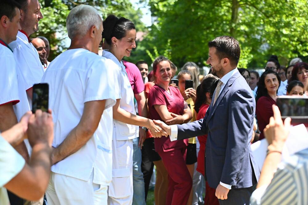 <p>"Ovo odjeljenje sada ima sve što je potrebno kako bi djeca u Bijelom Polju dobila adekvatno liječenje i boravak nakon liječenja u skladu sa najvišim standardima, a ljekari dobre uslove za rad i šansu da u Crnoj Gori i Bijelom Polju doprinose razvoju dječije medicine.”</p>