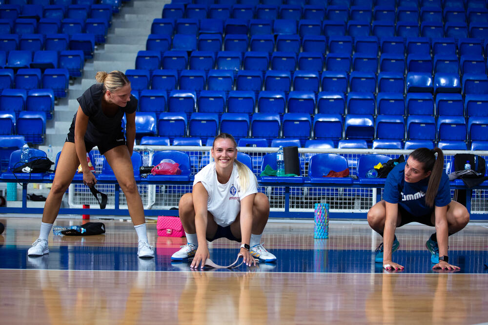 <p>Prve sedmice izabranice Bojane Popović će trenirati u Podgorici, pripreme nastavljaju u Igalu, a tokom avgusta će kroz provjere koje će imati u Ljubljani, Mecu i Koprivnici, graditi formu za sezonu</p>