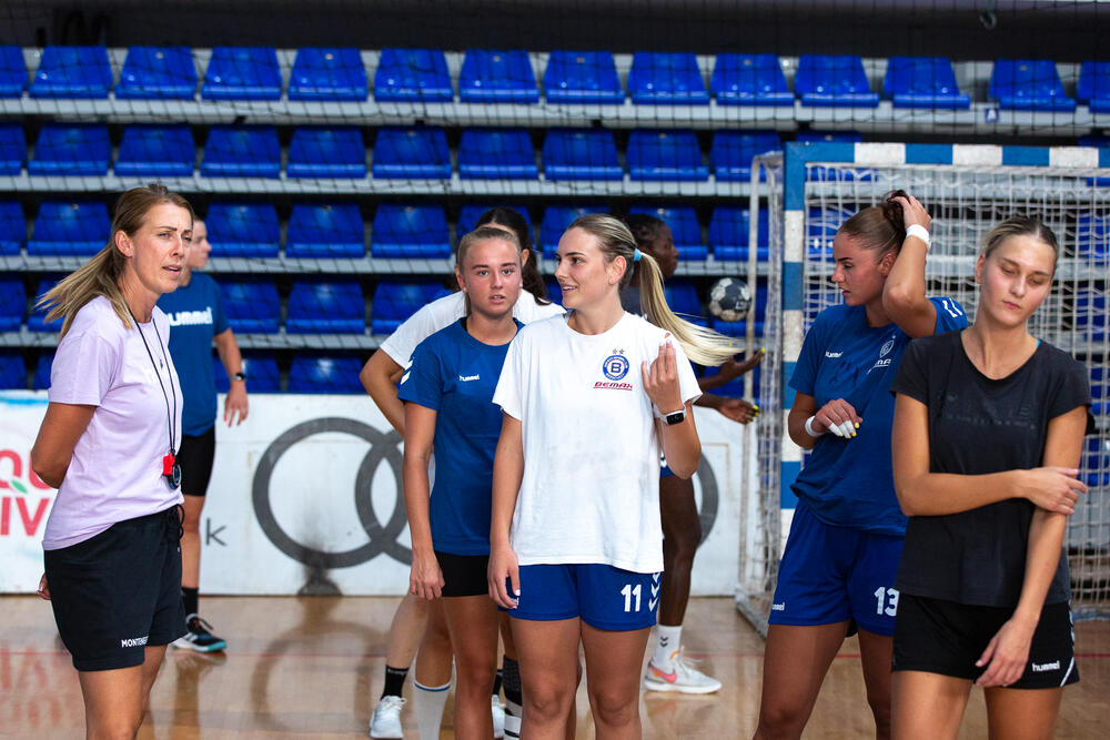 <p>Prve sedmice izabranice Bojane Popović će trenirati u Podgorici, pripreme nastavljaju u Igalu, a tokom avgusta će kroz provjere koje će imati u Ljubljani, Mecu i Koprivnici, graditi formu za sezonu</p>