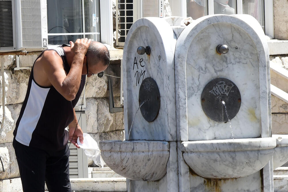 Crveni meteo alarm od juče na snazi, Foto: Luka Zekovic