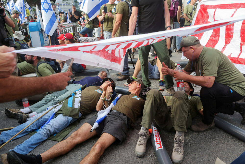 Ljudi zavezani jedni za druge