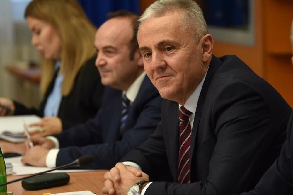 Promjene zakona da ne trpi državni budžet: Žugić sa viceguvernerima, Foto: Boris Pejović