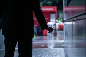 Hongkong: Zurenje u pušače kako bi ih odvratili od cigareta,...