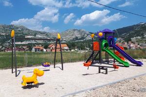 Cetinje: Završeni radovi na novom dječijem igralištu na Njegušima