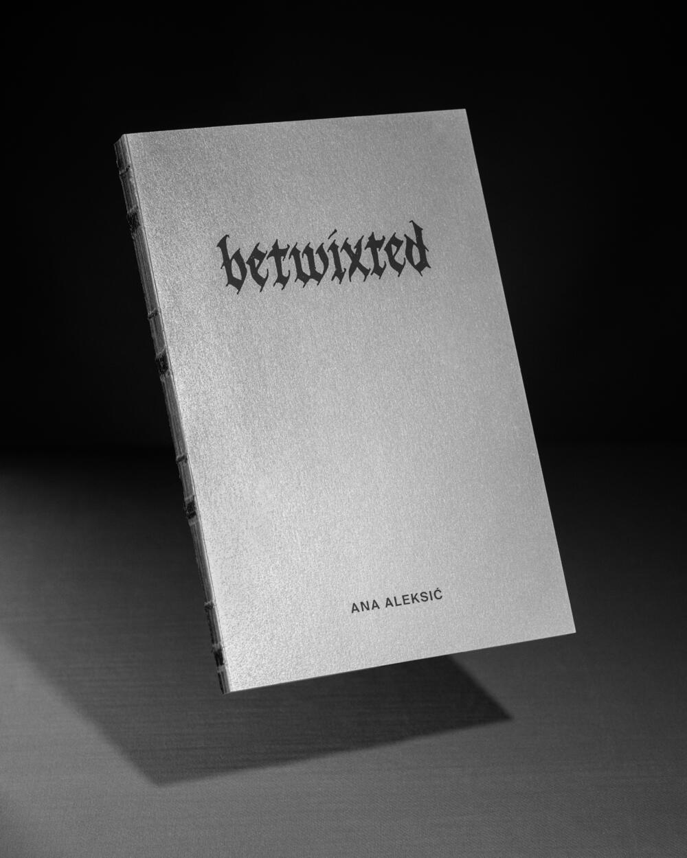 Umjetnička knjiga 'Betwixted'