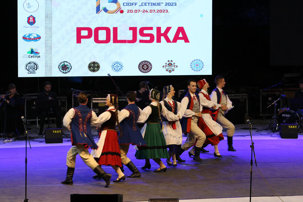 <p>"Očuvanjem tradicije, kulturnog nasljeđa i bogatih tradicionalnih folklornih igara zemalja učesnica kao dijela nematerijalne kulturne baštine ovom kulturno-umjetničkom manifestacijom promovišu ono prepoznatljivo u svakom narodu", kazala je Vujačić</p>