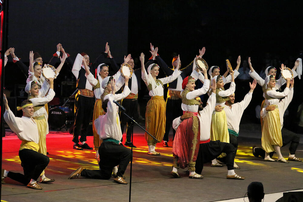 <p>"Očuvanjem tradicije, kulturnog nasljeđa i bogatih tradicionalnih folklornih igara zemalja učesnica kao dijela nematerijalne kulturne baštine ovom kulturno-umjetničkom manifestacijom promovišu ono prepoznatljivo u svakom narodu", kazala je Vujačić</p>