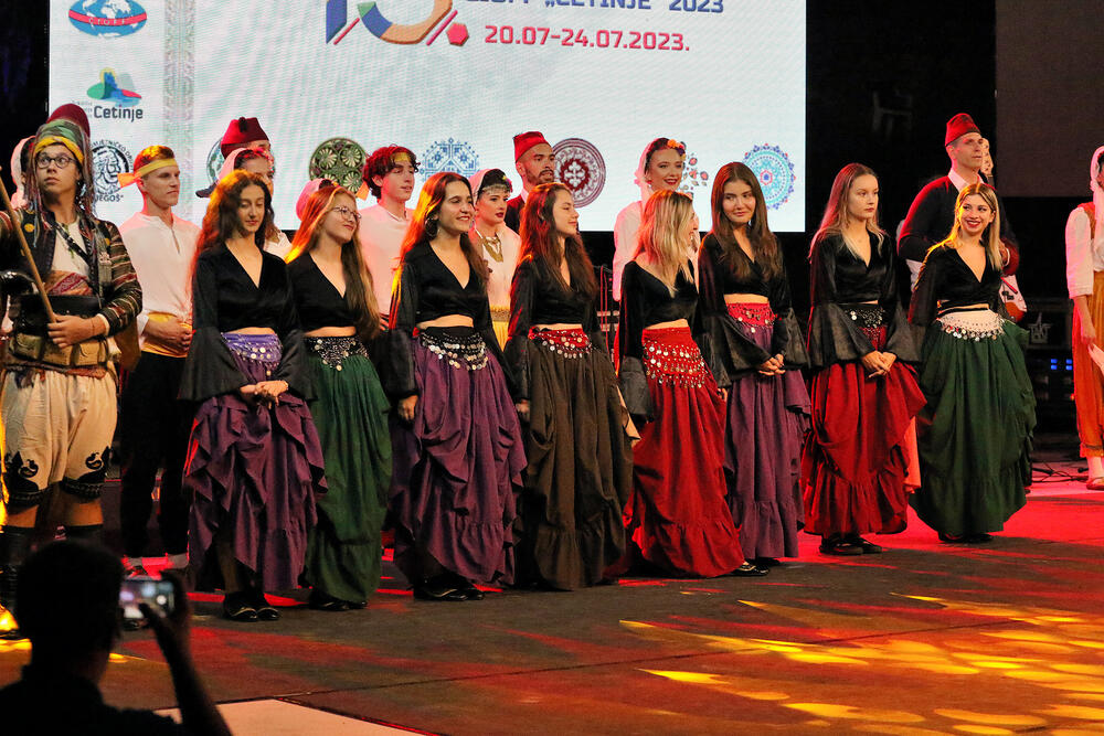 <p>"Očuvanjem tradicije, kulturnog nasljeđa i bogatih tradicionalnih folklornih igara zemalja učesnica kao dijela nematerijalne kulturne baštine ovom kulturno-umjetničkom manifestacijom promovišu ono prepoznatljivo u svakom narodu", kazala je Vujačić</p>