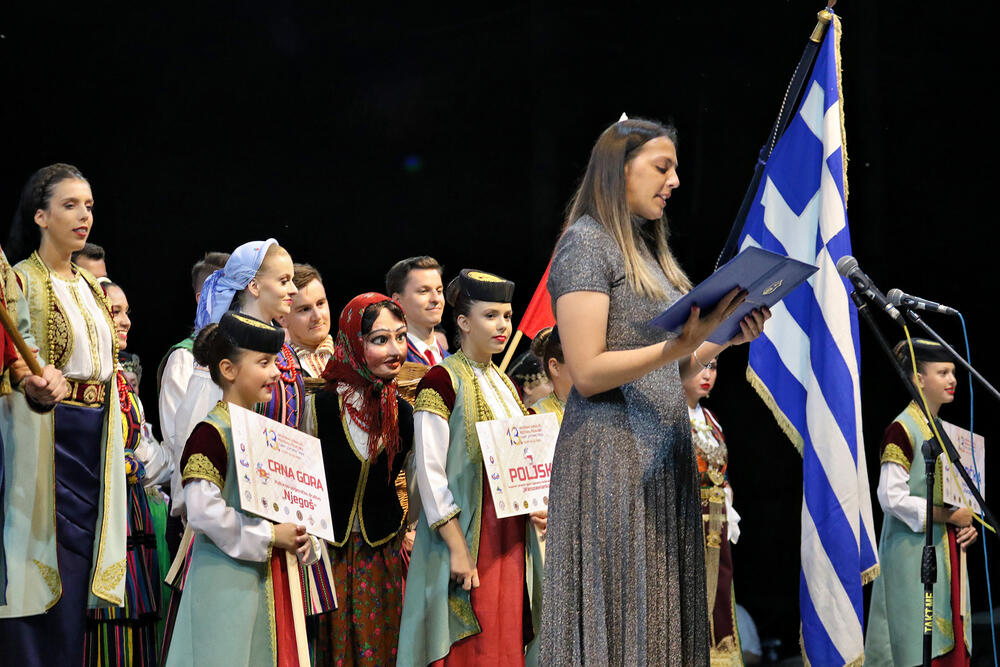 <p>"Očuvanjem tradicije, kulturnog nasljeđa i bogatih tradicionalnih folklornih igara zemalja učesnica kao dijela nematerijalne kulturne baštine ovom kulturno-umjetničkom manifestacijom promovišu ono prepoznatljivo u svakom narodu", kazala je Vujačić</p>