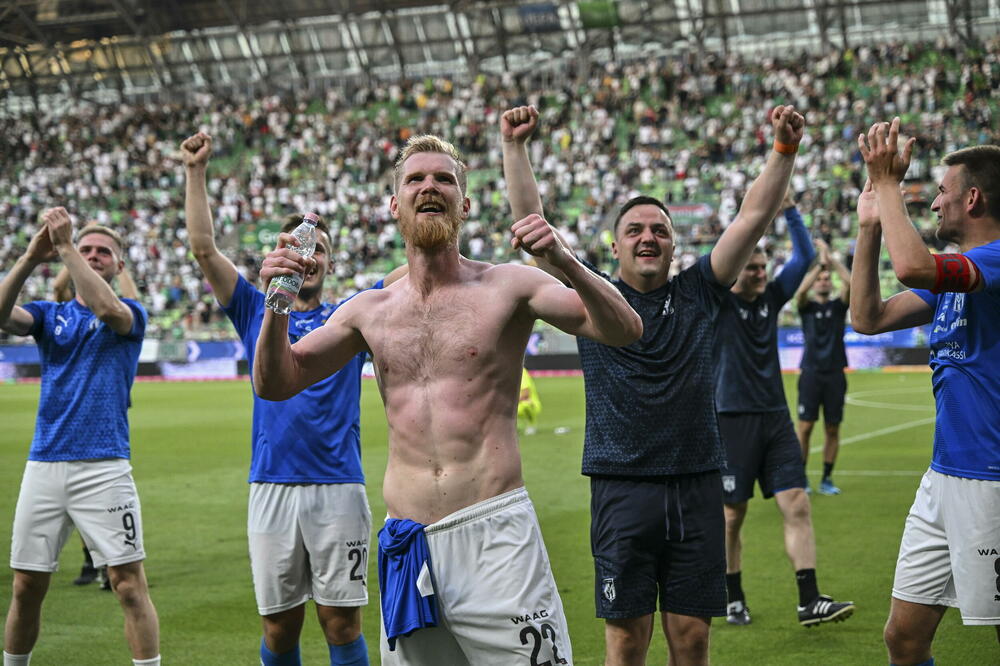 Slavlje fudbalera KI Klakvika nakon senzacionalne eliminacije Ferencvaroša, Foto: Tibor Illyes/ MTI via AP