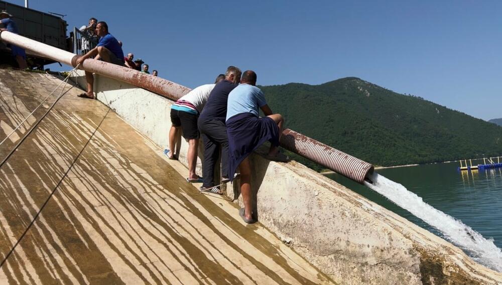 Poribljavanje Pivskog jezera
