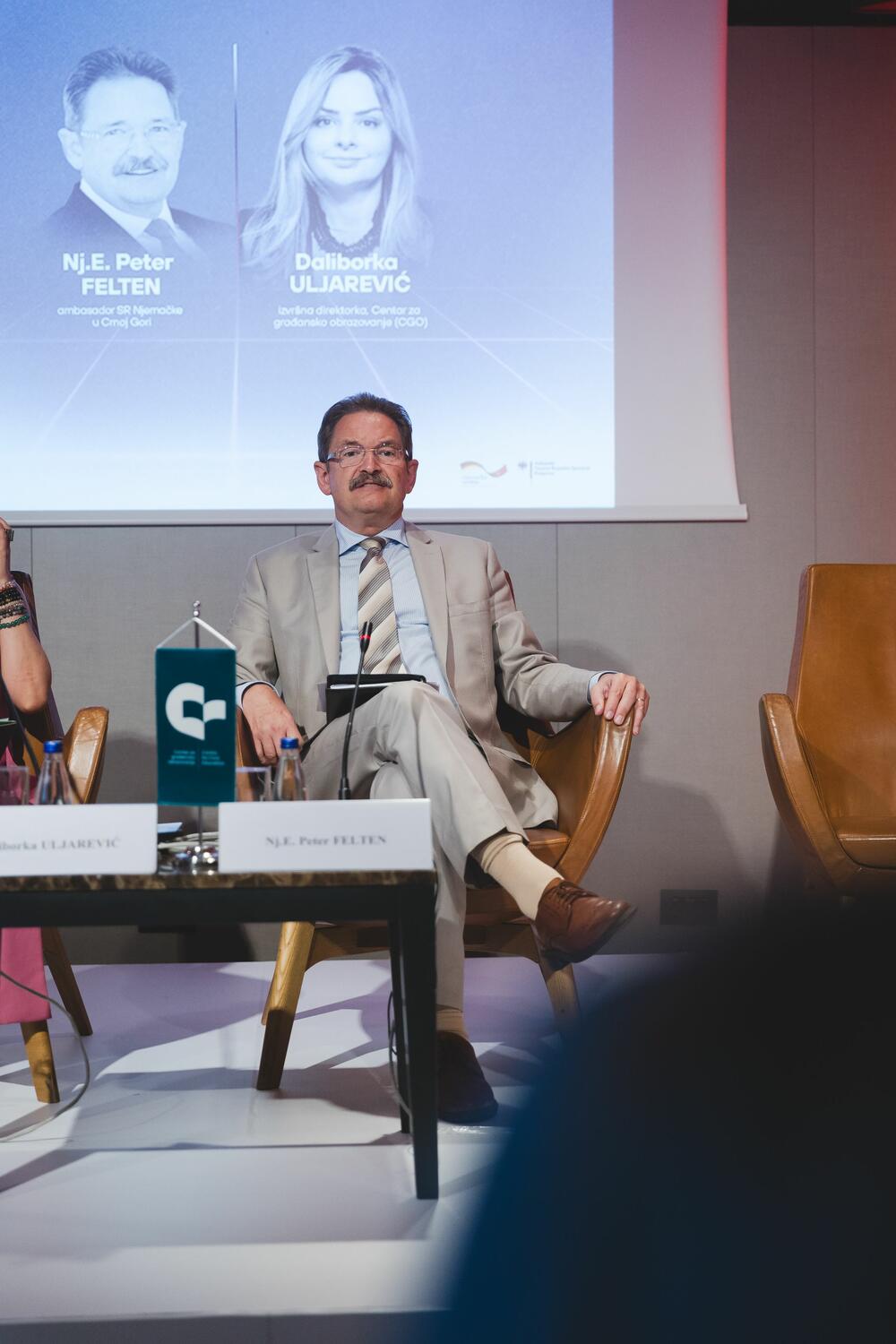 <p>Uljarević je, na konferenciji „Rodna ravnopravnost i mediji u izbornoj kampanji“ koju je CGO organizovao uz podršku Vlade Njemačke, istakla da se procenat žena na izbornim listama uglavnom kretao oko zakonskog minimuma</p>