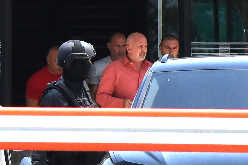 Ubović nedavno tokom policijske racije u hotelu "Podgorica", Foto: Luka Zeković