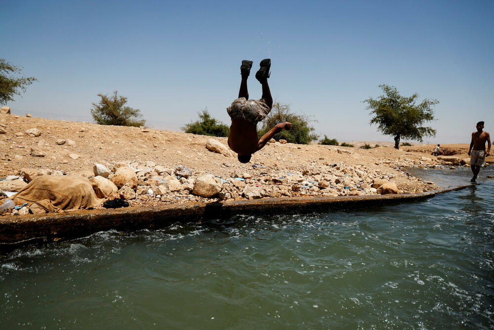 <p>Klimatsko finansiranje se odnosi na novac koji bogate zemlje plaćaju za pomoć siromašnijim zemljama da smanje emisije ugljen dioksida i prilagode se višim temperaturama</p>