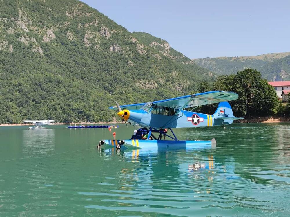 <p>Piloti i posade su bili iz Švajcarske, Italije i Njemačke<br /> </p>