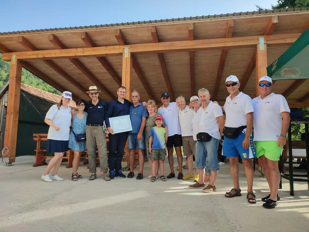 <p>Piloti i posade su bili iz Švajcarske, Italije i Njemačke<br /> </p>