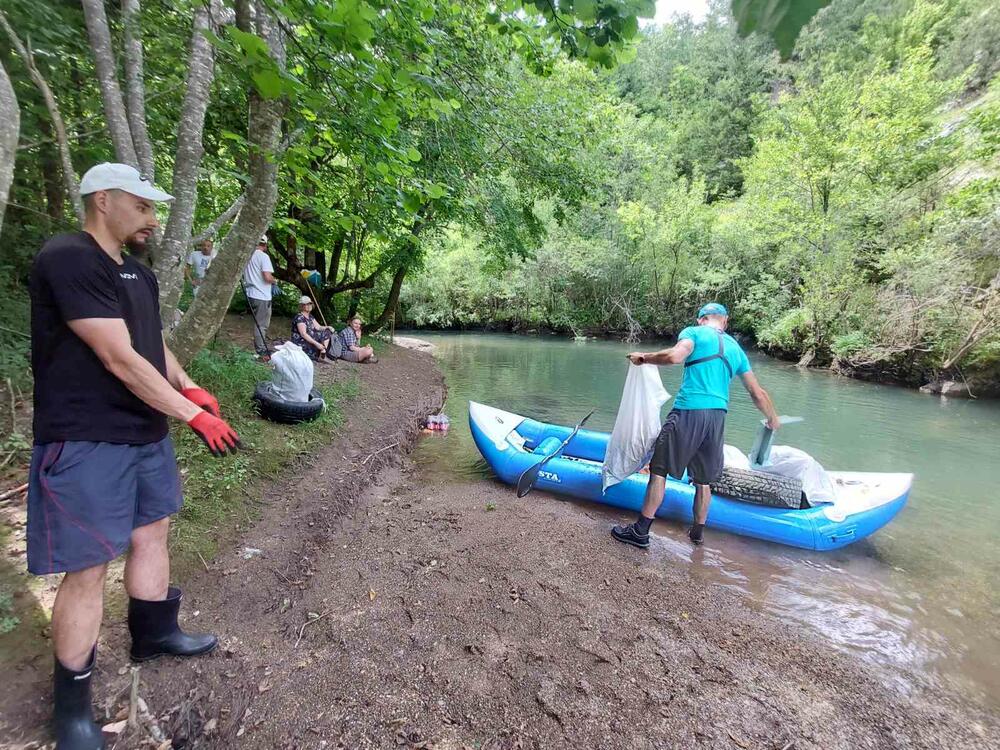 <p>Sakupljeno oko 60 džakova raznog otpada</p>