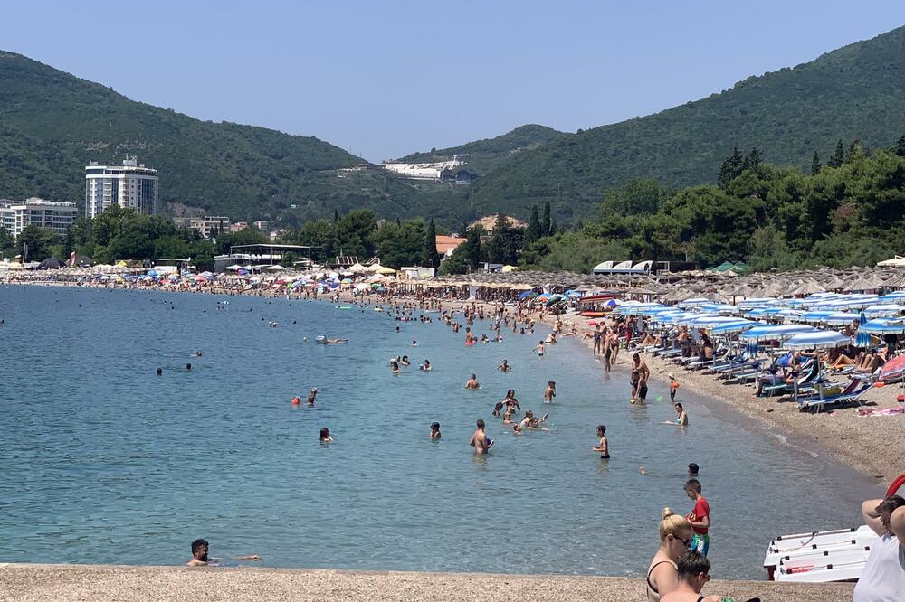 Zakupci plaža nadaju se boljoj posjeti, Foto: Vuk Lajović
