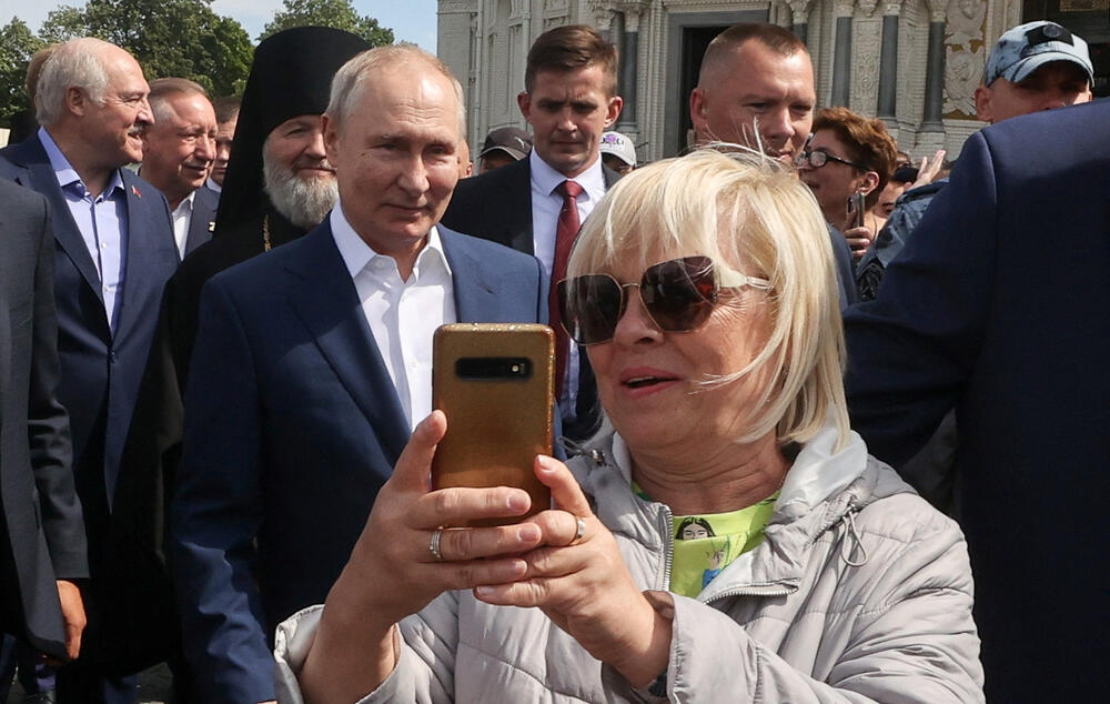 <p>Putin i Lukašenko razgovaraju danas i sjutra što je njihov prvi susret poslije 24-časovne junske pobune Jevgenija Prigožina, vlasnika privatne vojske "Vagner" koja je potom trebalo da se iz okupiranih djelova Ukrajine i iz Rusije premjesti u Bjelorusiju</p>