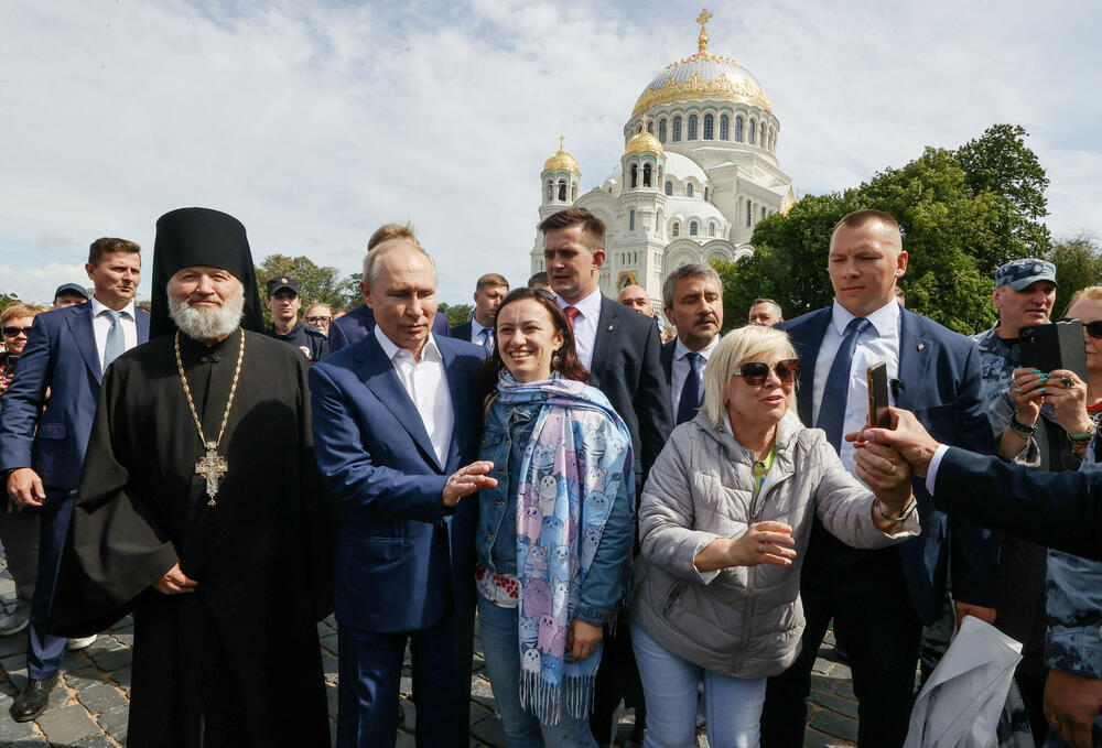 <p>Putin i Lukašenko razgovaraju danas i sjutra što je njihov prvi susret poslije 24-časovne junske pobune Jevgenija Prigožina, vlasnika privatne vojske "Vagner" koja je potom trebalo da se iz okupiranih djelova Ukrajine i iz Rusije premjesti u Bjelorusiju</p>
