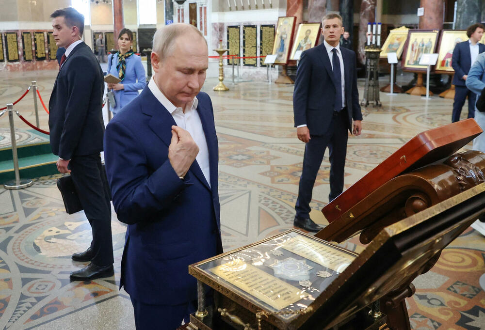 <p>Putin i Lukašenko razgovaraju danas i sjutra što je njihov prvi susret poslije 24-časovne junske pobune Jevgenija Prigožina, vlasnika privatne vojske "Vagner" koja je potom trebalo da se iz okupiranih djelova Ukrajine i iz Rusije premjesti u Bjelorusiju</p>