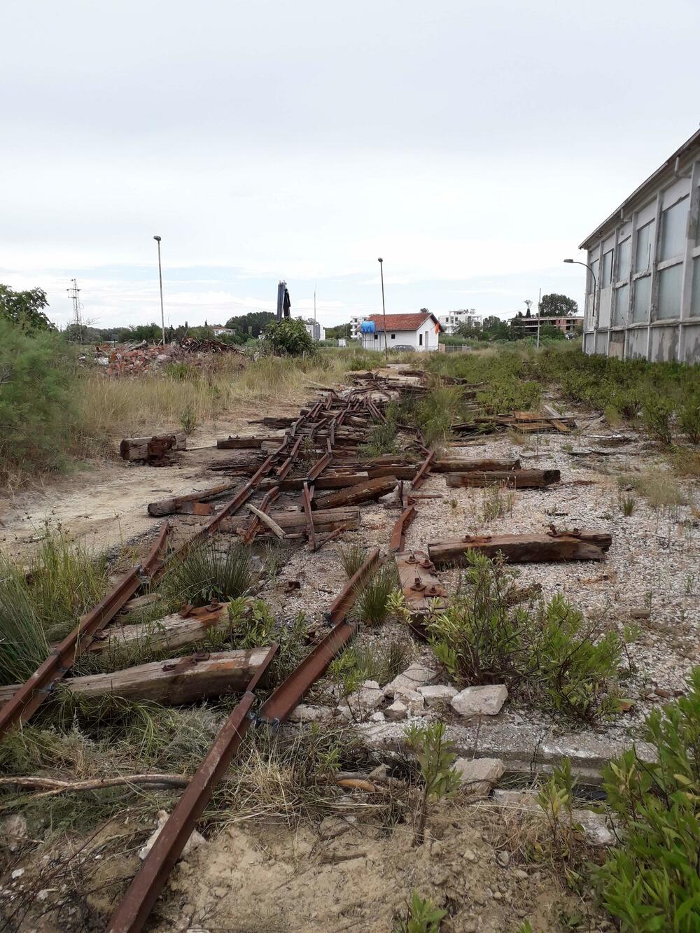 Ostaci nekadašnjeg kolosjeka