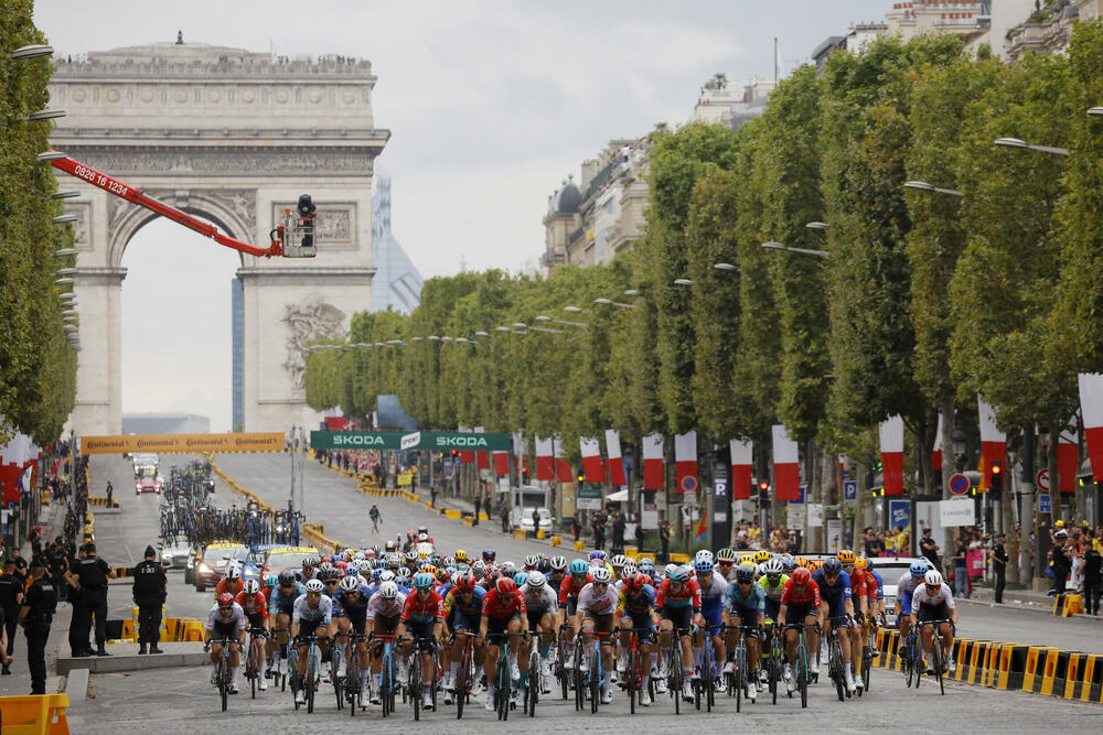 <p>Pogledajte kako je kroz foto-objektiv izgledala posljednja etapa Tur d'Fransa.</p>