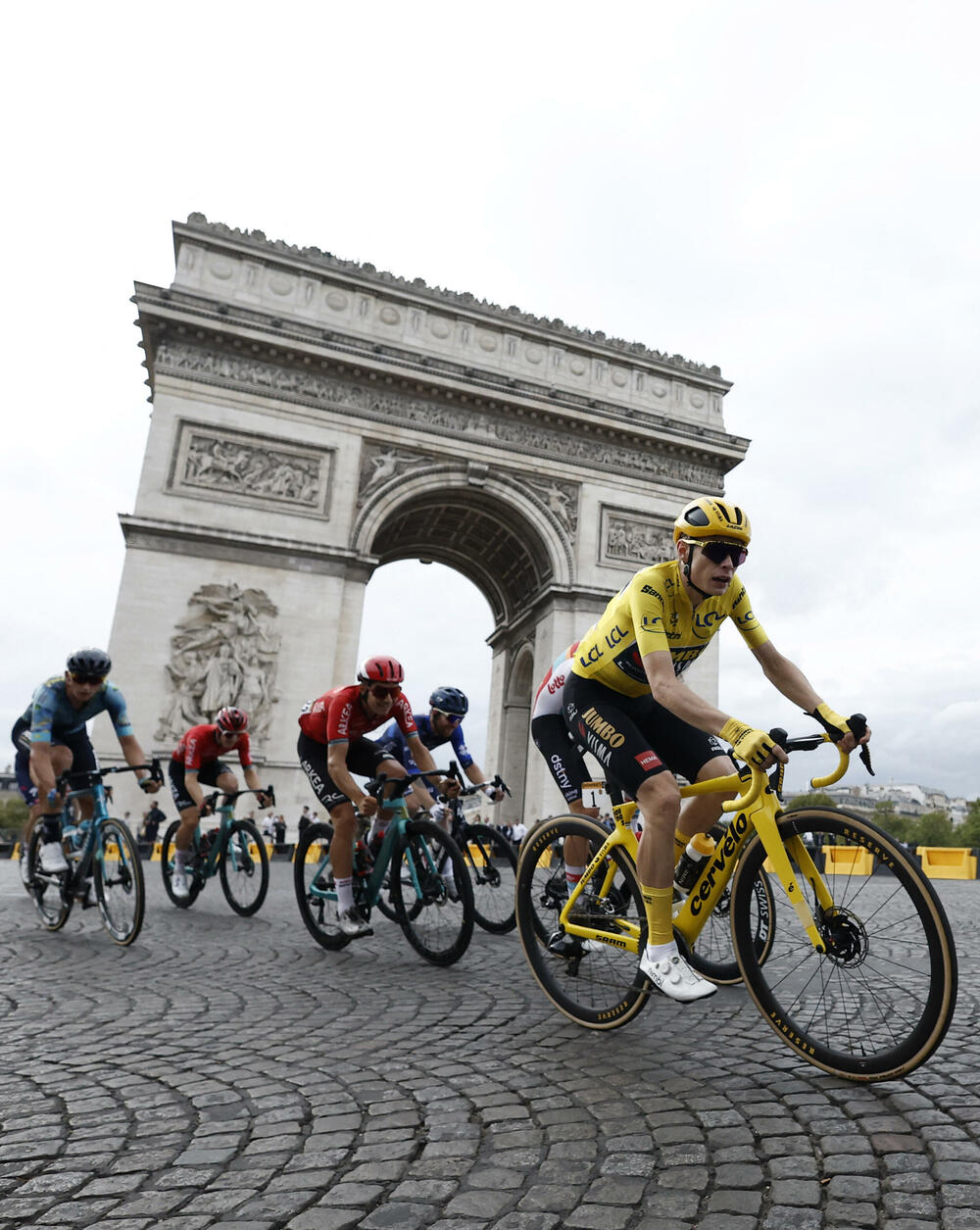 <p>Pogledajte kako je kroz foto-objektiv izgledala posljednja etapa Tur d'Fransa.</p>