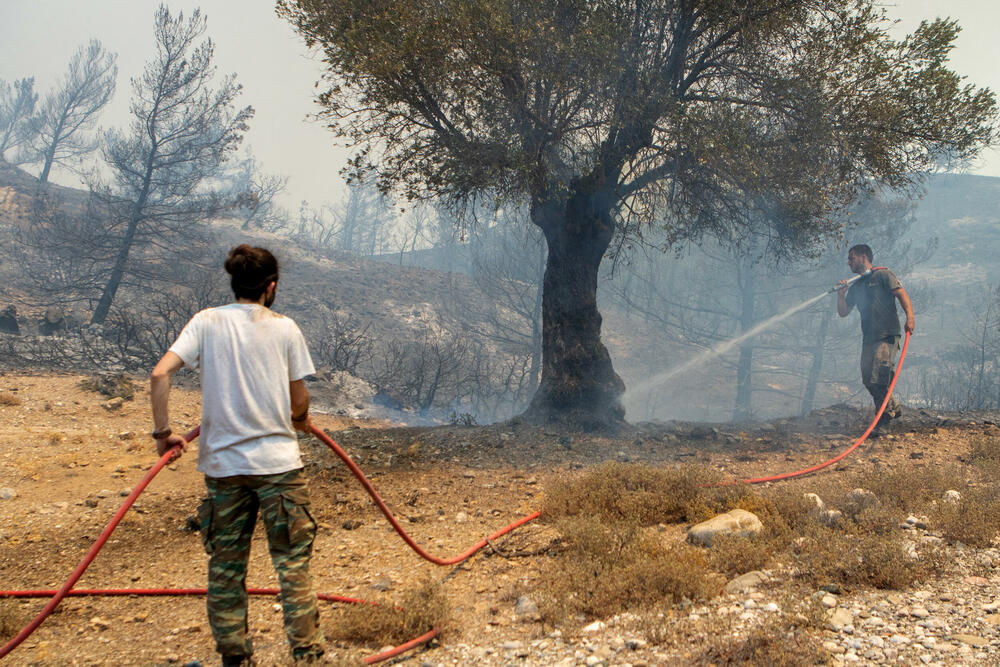 <p>Oko 19.000 ljudi je premješteno iz domova i hotela tokom prethodne noći</p>