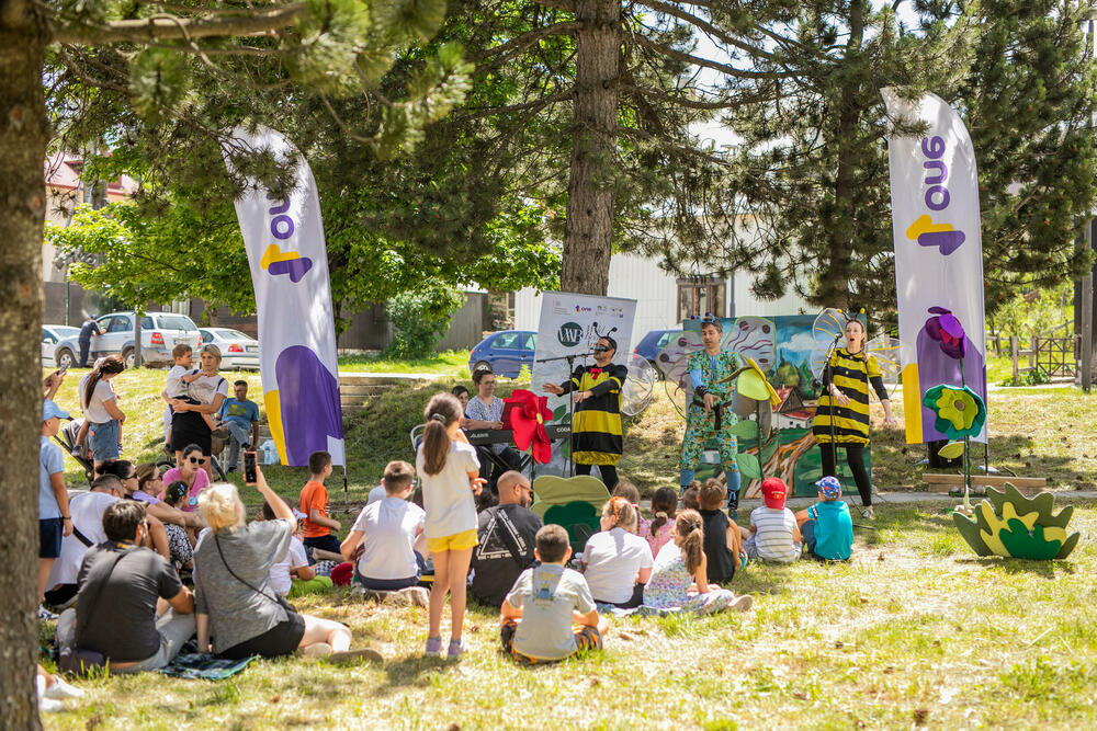 <p><em>Na Žabljaku je održana slikarsko-ekološka radionica „Slikarske smartić zOne za ekološke šampiOne“, u okviru koje je učestvovalo više od 20 mališana koji su svoja razmišljanja o ekologiji prenijeli na platno, a najbolji među njima osvojili su nagrade.</em></p>