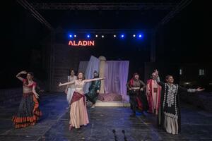 Predstava "Aladinova čarobna lampa" obradovala mališane u Budvi