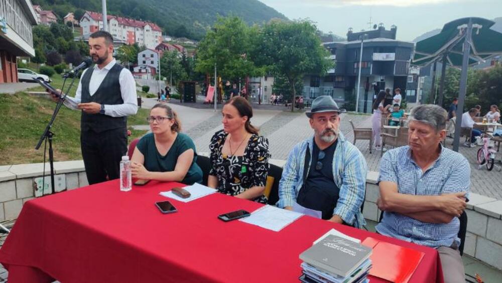 <p>Susreti su bili prilika i da budu predstavljene nove knjige stvaralaca iz Pive koje su objavljene između dvije manifestacije, a koje je predstavio Ranko Mićanović</p>