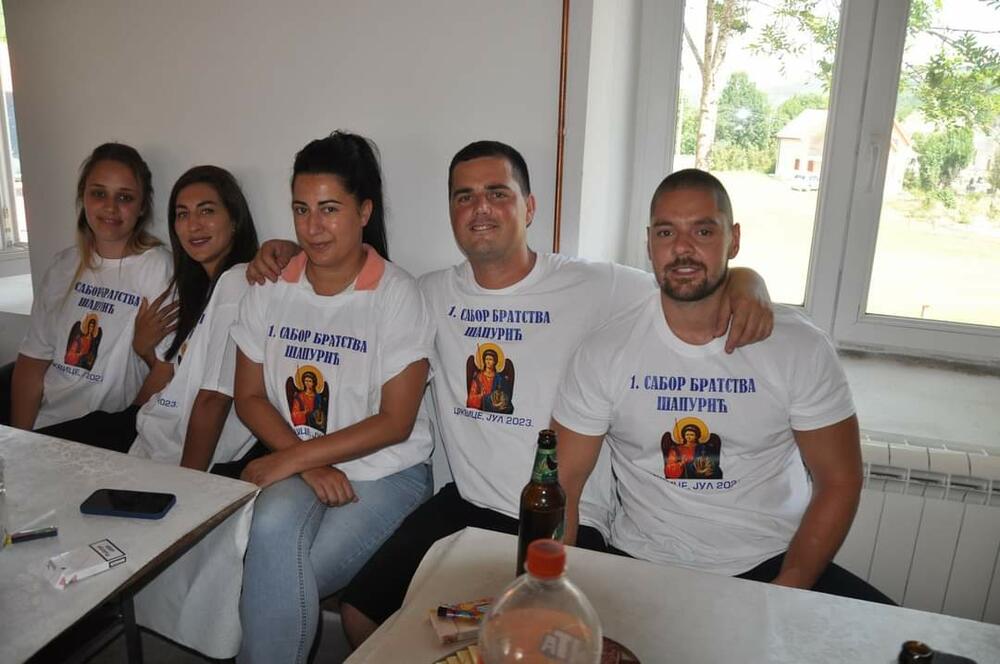 <p>Bila je to prilika da stariji evociraju uspomene, mlađi da se zbliže, a svi zajedno da, ne bez ponosa, pričaju o bratstvu koje je na tim prostorima 220 godina</p>