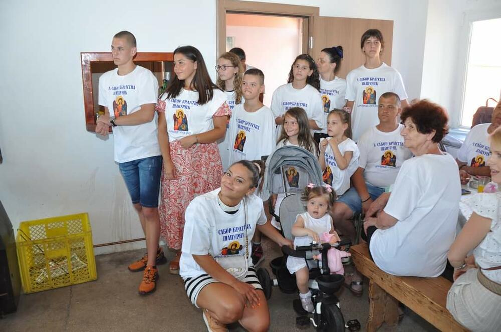 <p>Bila je to prilika da stariji evociraju uspomene, mlađi da se zbliže, a svi zajedno da, ne bez ponosa, pričaju o bratstvu koje je na tim prostorima 220 godina</p>