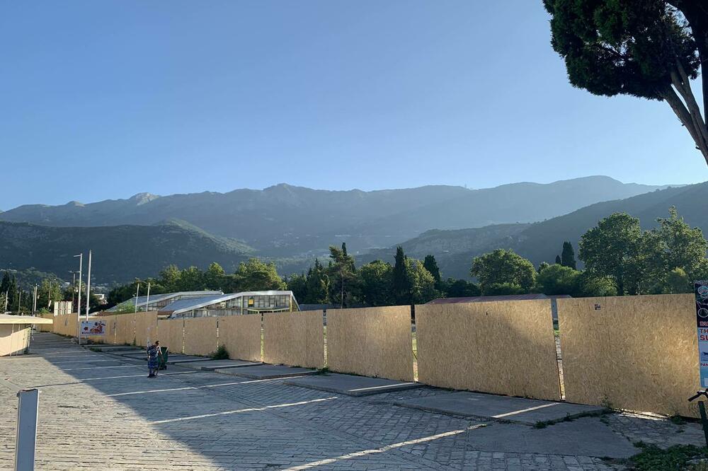 Plac ograđen, priprema već počela, Foto: Vuk Lajović