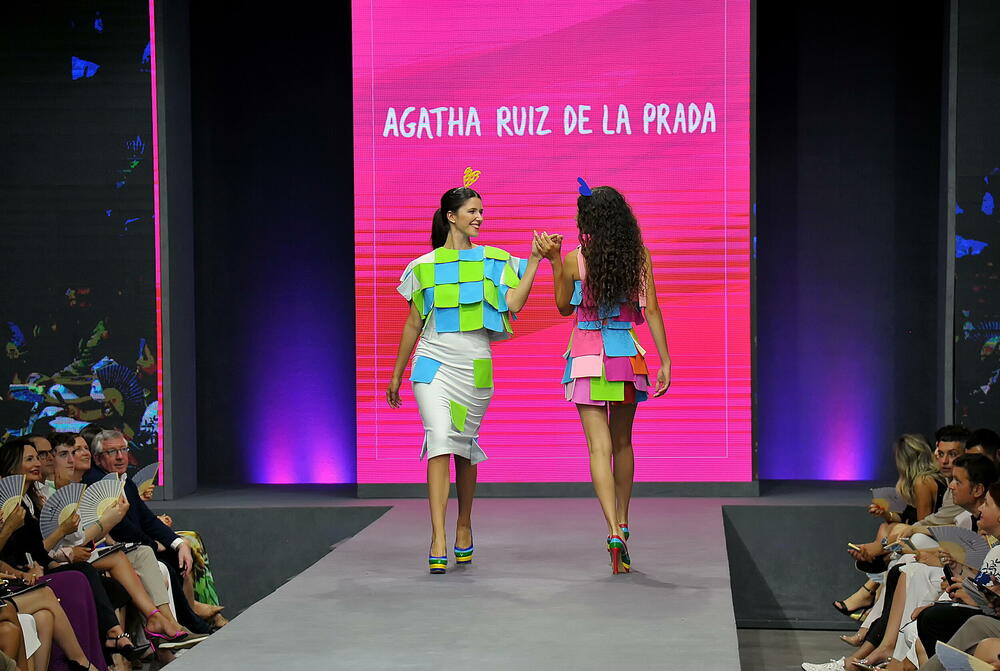 <p>Havijer Karera Agosta i Katarina de Lankastre Valente ispred modne kuće Agata Luiz De La Prada pričaju o kolekciji koja je predstavljena u sklopu IFF-a, te otkrivaju da je kod njih crna zabranjena</p>