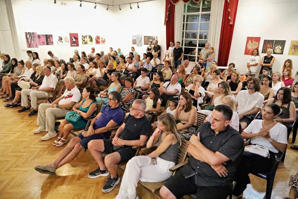 <p>Izvođenje muzike domaćih kompozitora smatraju svojom obavezom, kazala je Lekić, ali djela profesora Gačevića zauzimaju posebno mjesto</p>