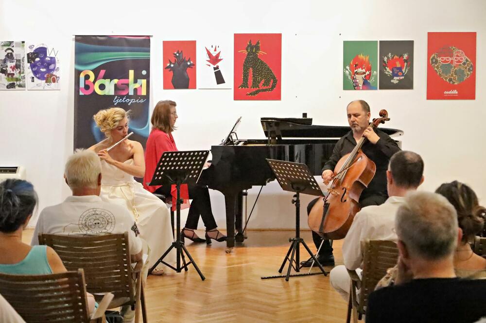 <p>Izvođenje muzike domaćih kompozitora smatraju svojom obavezom, kazala je Lekić, ali djela profesora Gačevića zauzimaju posebno mjesto</p>