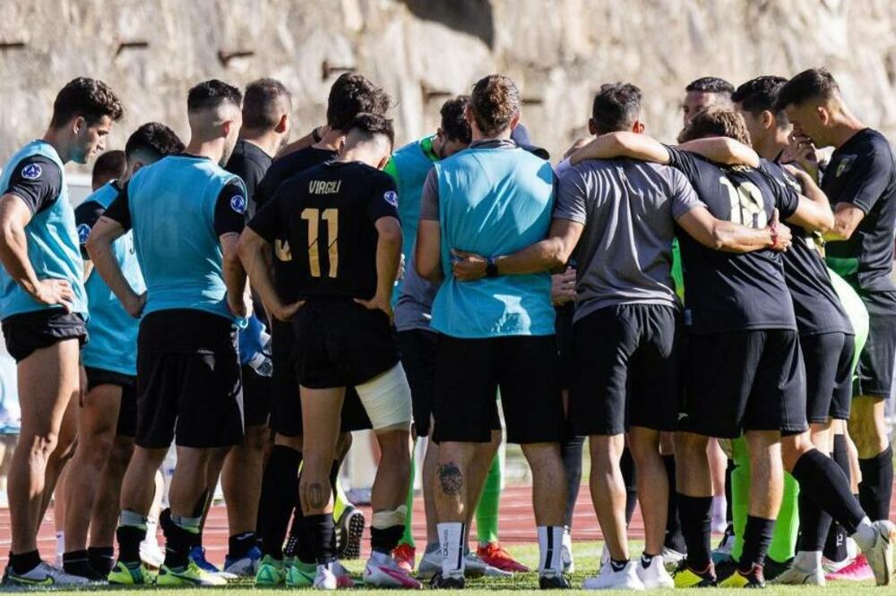 Fudbaleri Santa Kolome na treningu, Foto: Instagram/FCSantaColoma